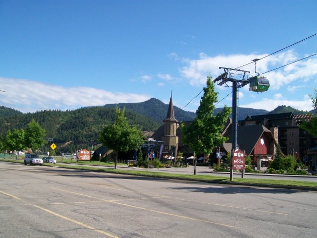 Silver Mountain Resort gondola and condos