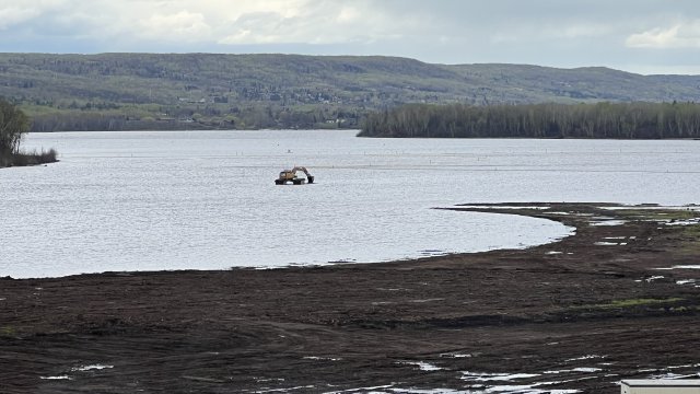 amphibious ripper in Shallow Sheltered Bay