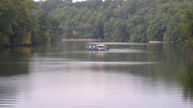 Downstream view of the Gorge Dam pool where former USEPA vessel, the RV Mudpuppy, samples for contaminants in sediment. (Photo Credit: Elaine Marsh, Summit Metro Parks)