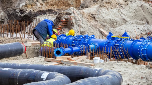 Construction worker with blue water pipes