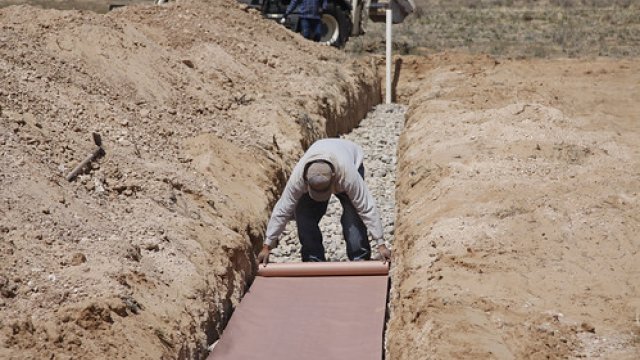 Man laying pipe bed
