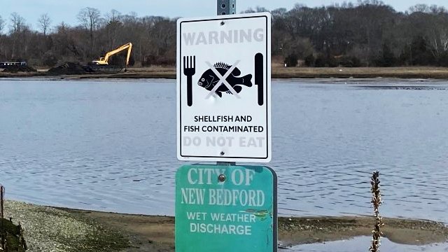 Shellfish and fish contaminated sign at New Bedford Harbor