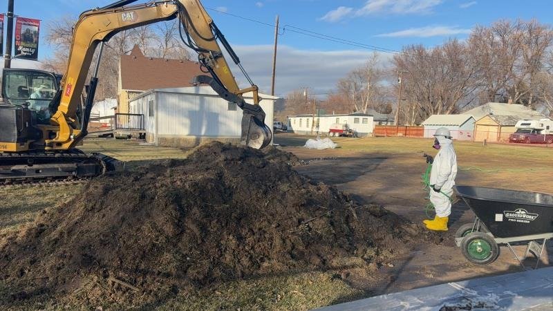 (EPA teams dig out asbestos contaminated soil in Park City, Montana and backfill with new, clean soil.)