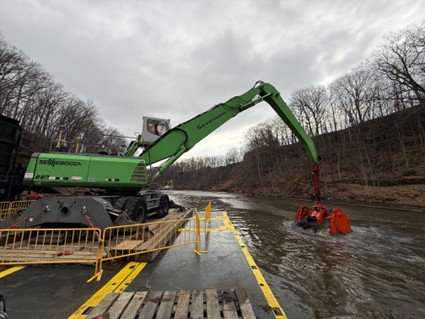 A silt barge dredges contaminated sediment from the Cuyahoga Gorge dam pool.