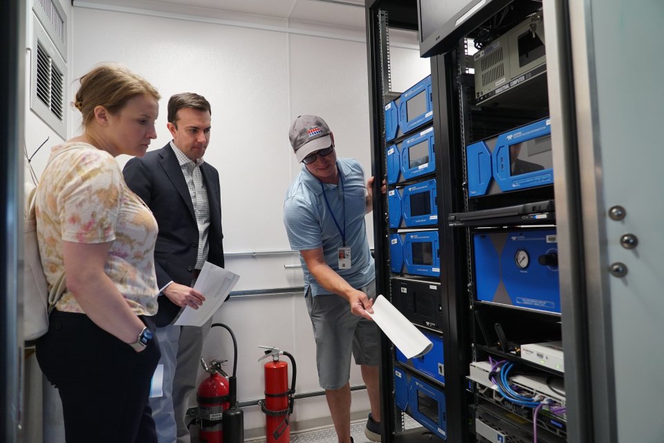 Deputy Administrator tours Region 10 facility