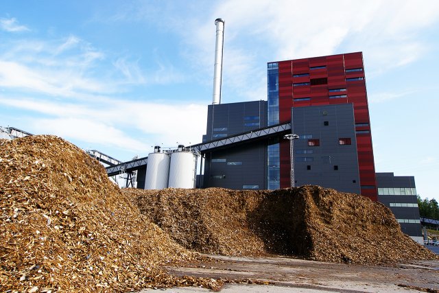 Photograph of a pile of woodchips outside a Biomass power plant.