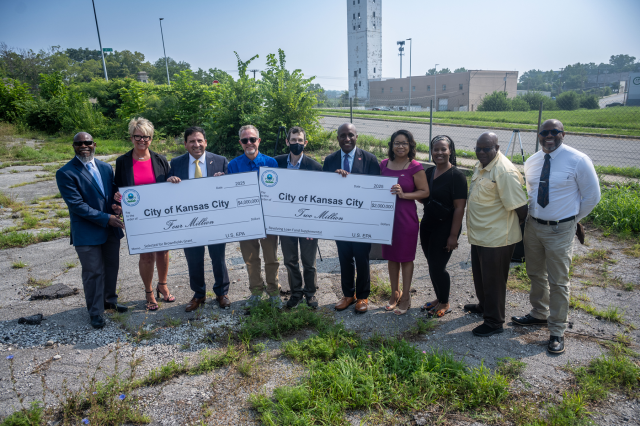 EPA Region 7 presents a $6 million award to the City of Kansas City, Missouri, for their selection to receive funding for their Brownfields Cleanup Grant and Revolving Loan Fund (RLF).