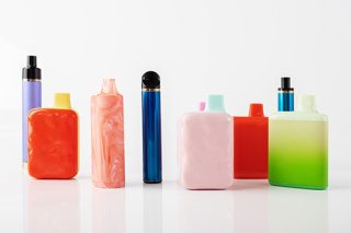 A collection of e-cigarettes with either embedded or removable batteries